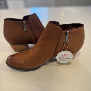 NWT Blondo Waterproof Booties Size 7 Women’s